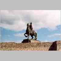 905-1335 Ostpreussenreise 2004. Das neue russische Denkmal in Pillau.jpg